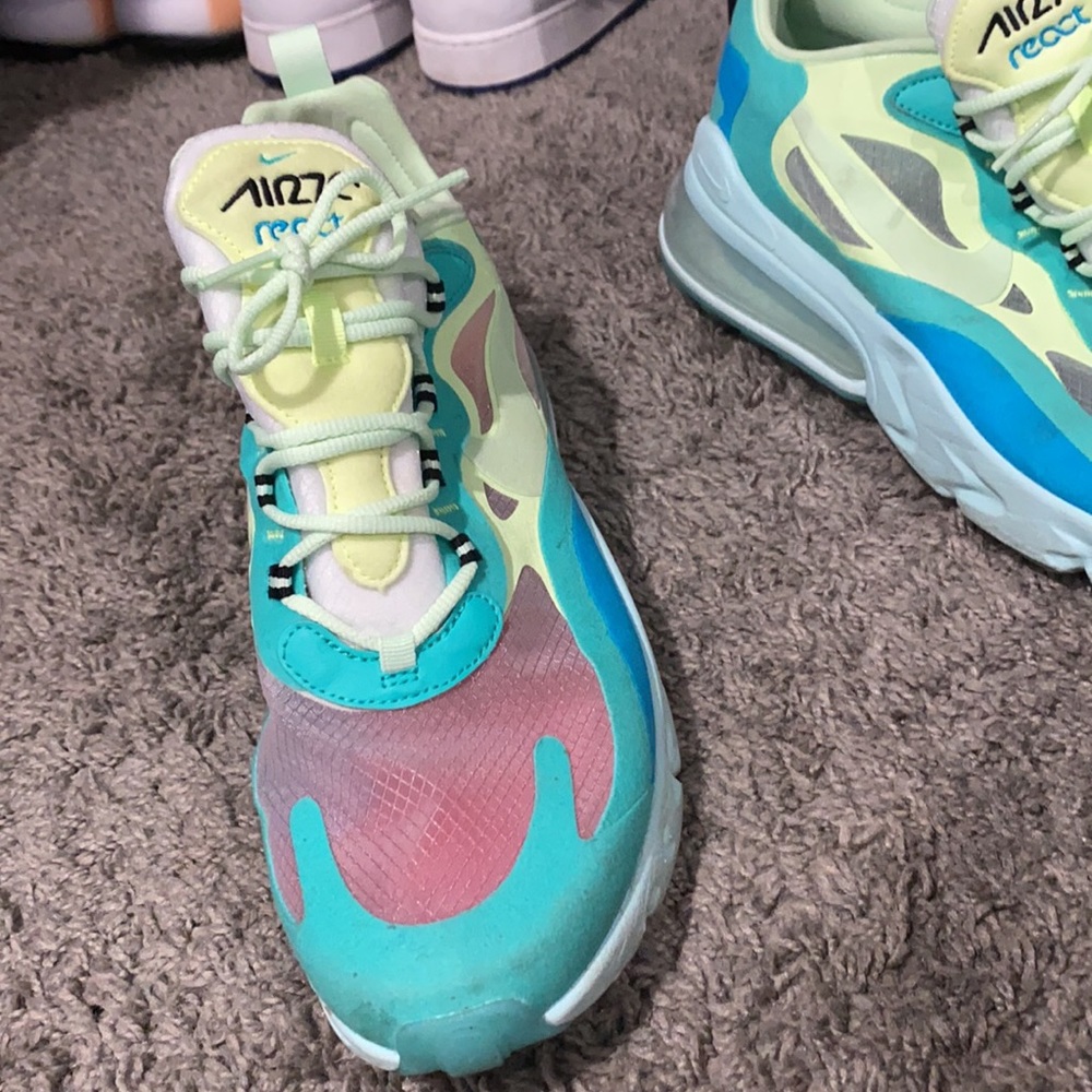 Air max 270 , Little to No damage to them - Picture 3 of 5